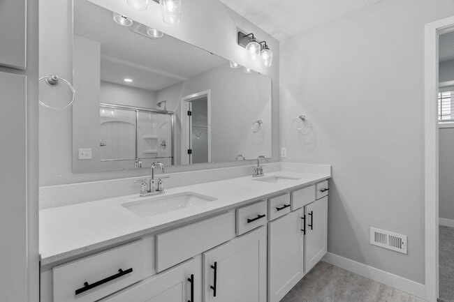 Foto del edificio - 5066 Lander Ave NE