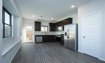 Building Photo - 7124 Elgin St