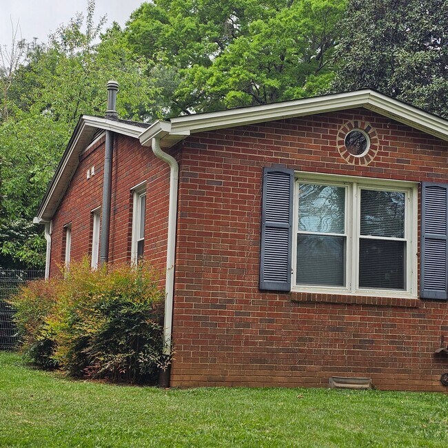 Foto del edificio - 548 Greenway Dr
