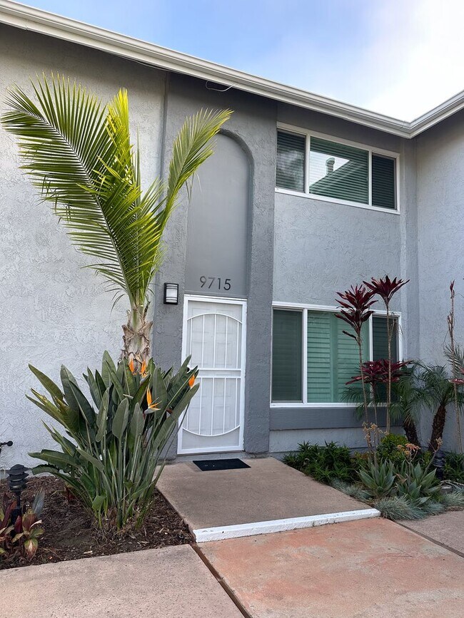 Building Photo - Remodeled 2 Bedroom 1.5 Bath Attached Town...