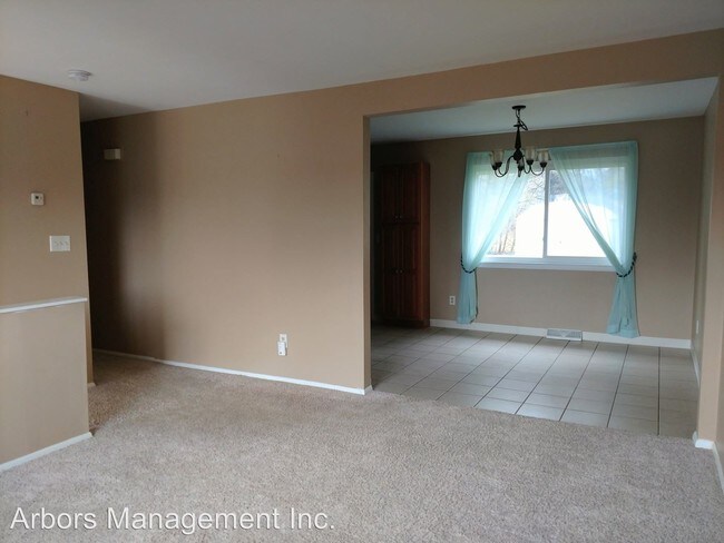 Building Photo - 447 Alpine Village Dr