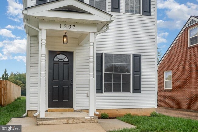 Building Photo - 1307 Cardwell St
