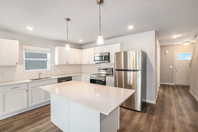 Building Photo - 444 Hidden Meadows Dr