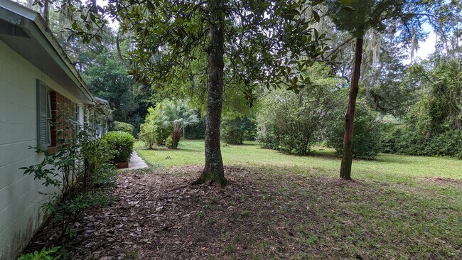 Foto del edificio - Three Bedroom Two Bath Home Hidden in NW G...