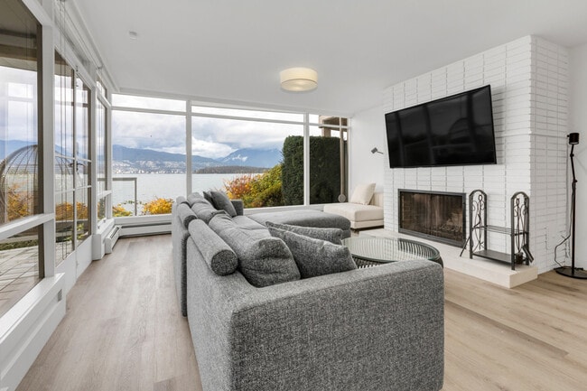 Building Photo - 2595 Point Grey Rd