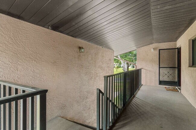 Foto del edificio - Freshly Updated 2BR Condo with Private Balcony, Community Pool, & In-Unit Laundry