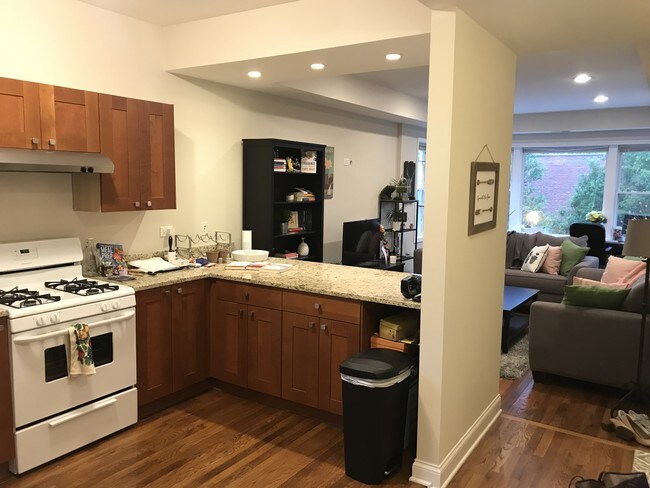 Building Photo - 2417 N Ridgeway Ave