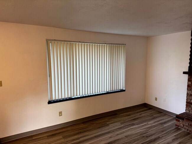 Foto del edificio - 2 Bedroom Duplex in Southwest Eugene