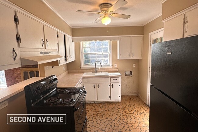 Building Photo - 4477 Yale Rd