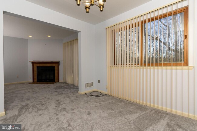 Building Photo - 228 Josephs Way