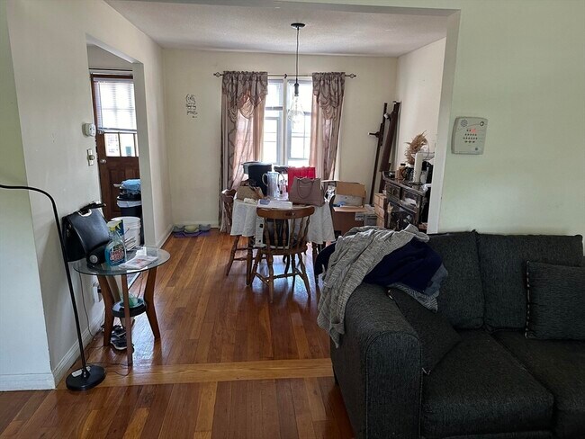 Building Photo - 5 Colony Rd