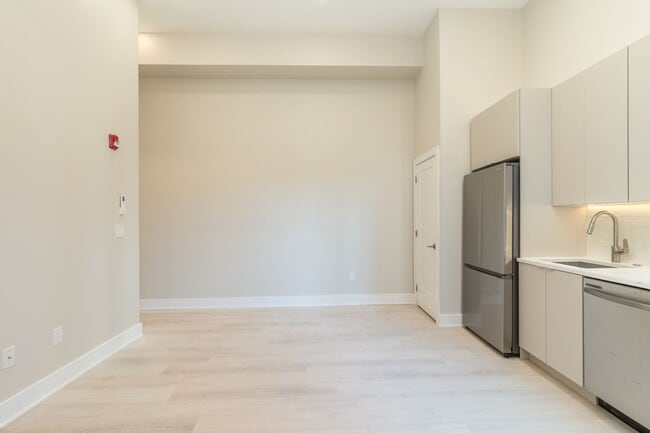 Interior Photo - The Maven