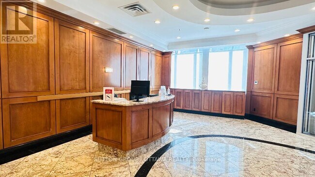 Building Photo - 242-242 Rideau St