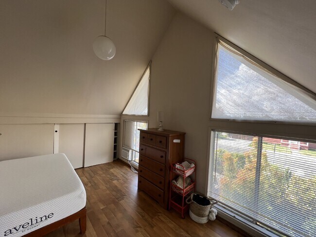 Foto del edificio - Private Furnished Bedroom for Rent – Near SDSU  Comfortable and fully furnished private bedroom a...