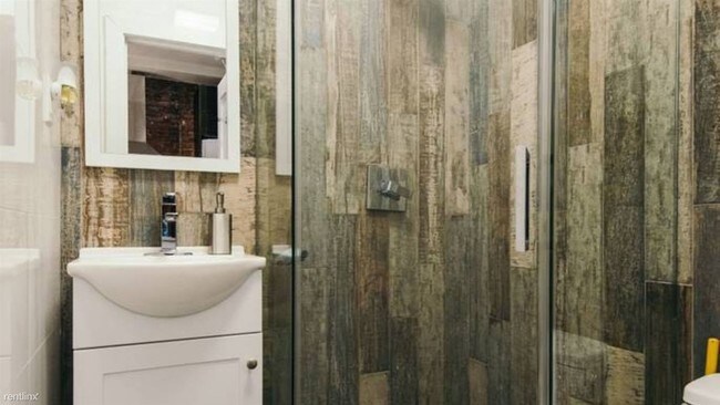 Foto del edificio - 10 br, 4 bath Apartment - 11A Stuyvesant Ave