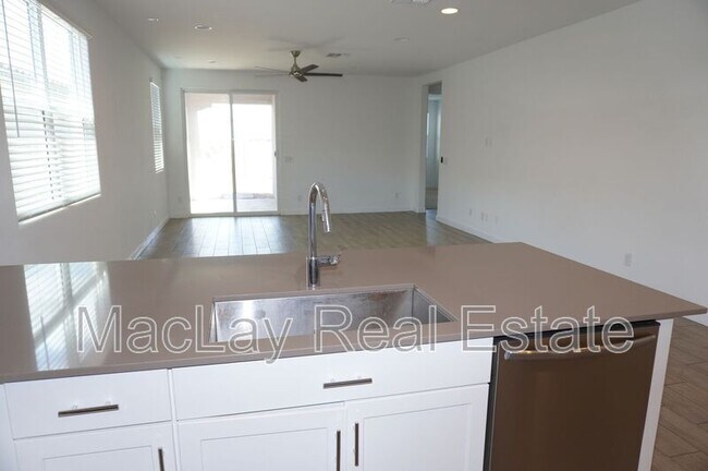 Foto del edificio - 36610 W Mediterranean Way