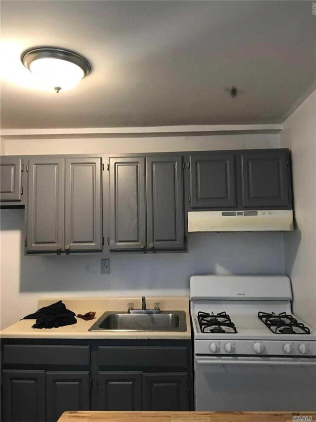 Foto principal - 390 Balcom Ave