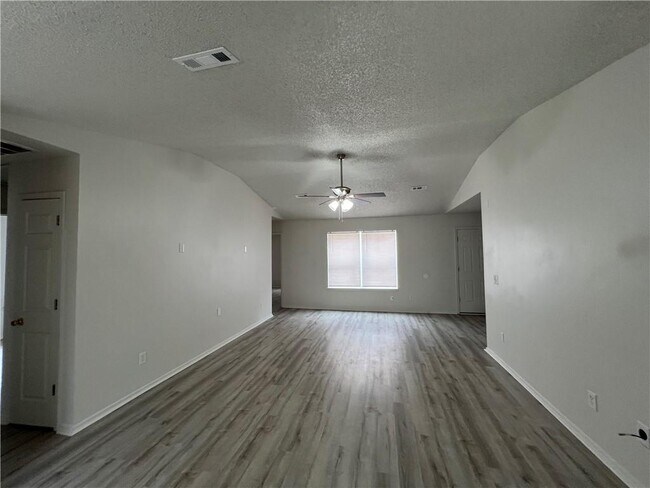 Foto del edificio - 609 Marigold Ave
