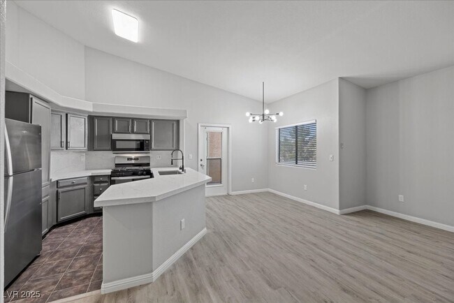Foto del edificio - 900 Heavenly Hills Ct