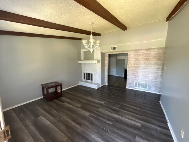 Foto del edificio - 3 Bedroom and 2 bathroom home.