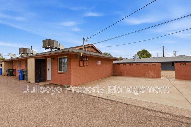 Building Photo - 2245 W Glenrosa Ave