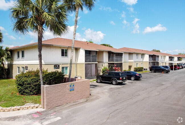 Lake Starcrest Village Apartments - Clearwater Fl Apartmentscom