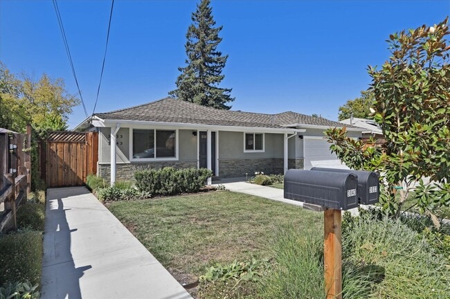 Building Photo - 3033 Fresno St