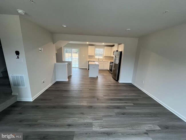 Building Photo - 1180 W Walnut Rd