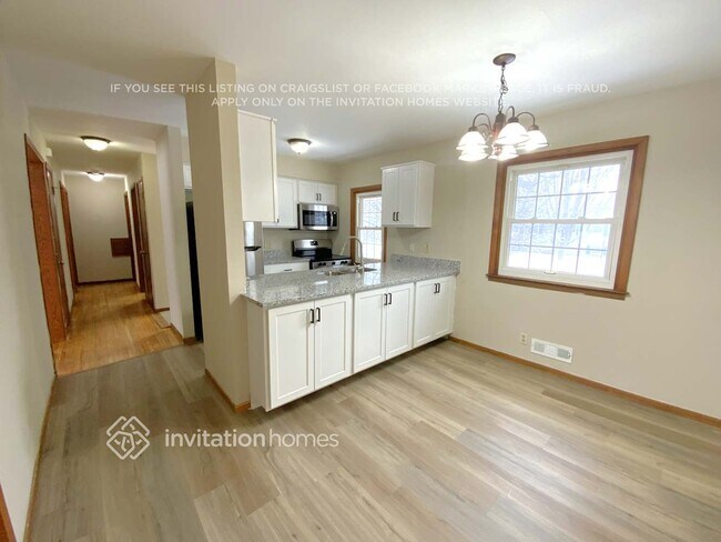 Foto del edificio - 124 Oakwood Rd