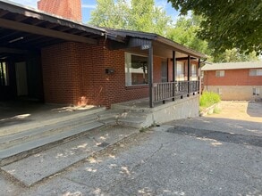 Building Photo - 932 36th St