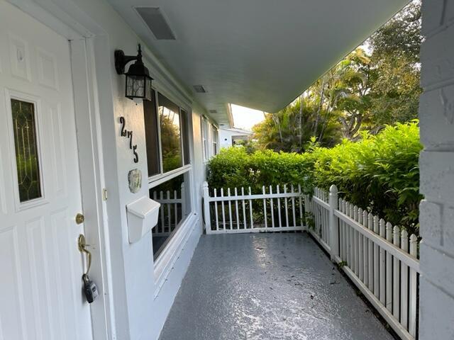 Foto del edificio - 275 NE 28th Terrace