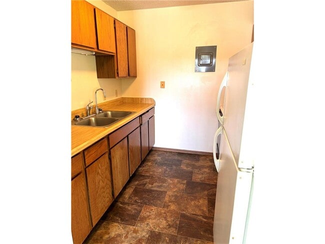 Building Photo - 602 E Warren St