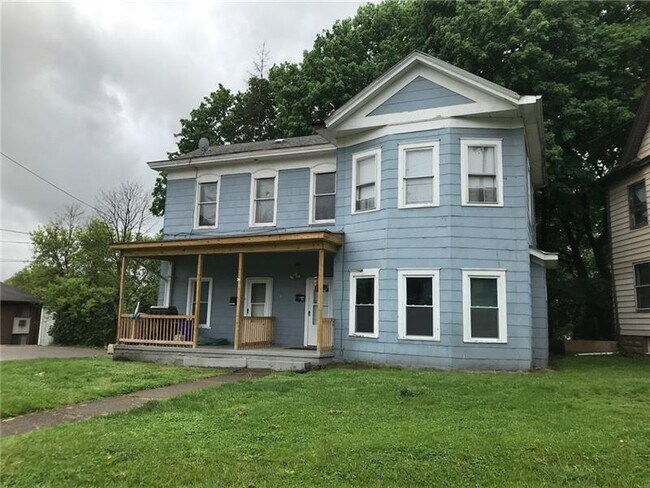 Building Photo - 228 E Laurel Ave