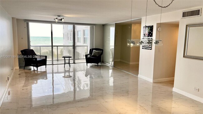Foto del edificio - 6039 Collins Ave