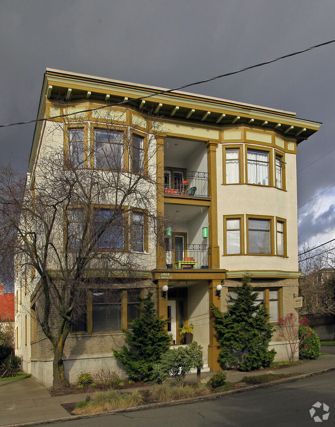 Primary Photo - Sherbrook Apartments