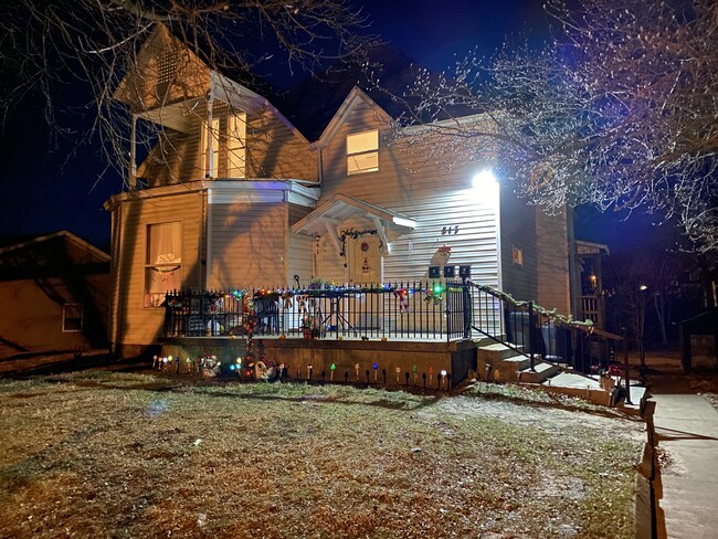 Building Photo - 813 3rd St