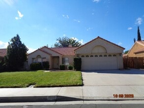 Building Photo - 1556 Berkshire Dr