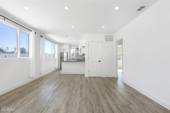 Building Photo - 2 br, 1.5 bath House - 3208 Larissa Dr