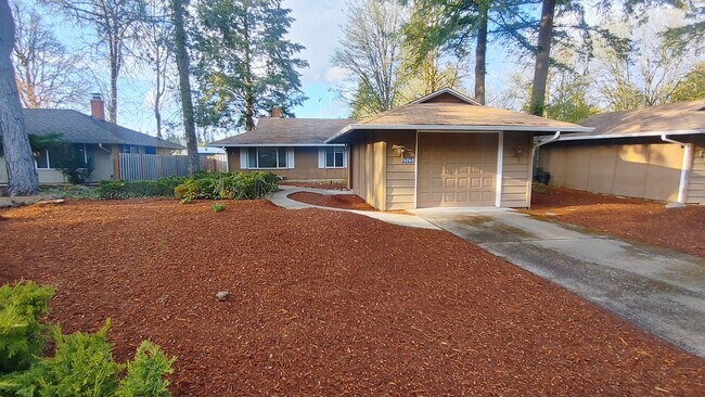 Building Photo - Tastefully Remodeled Pet Friendly 3 Bedroo...