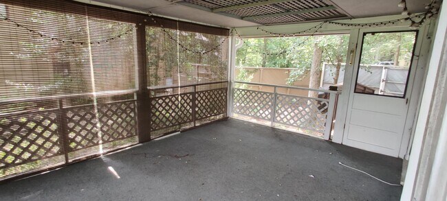 Building Photo - House on golf course