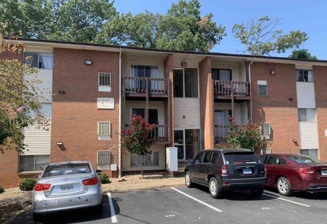 Foto del edificio - Corner Village - Walk to Grounds.