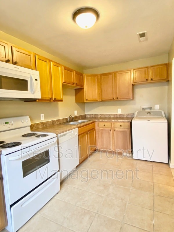 Building Photo - 151 Jenness Ln