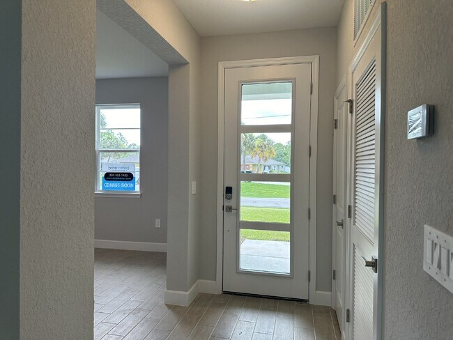 Building Photo - "Charming 3-Bedroom, 2-Bath Home with Near...