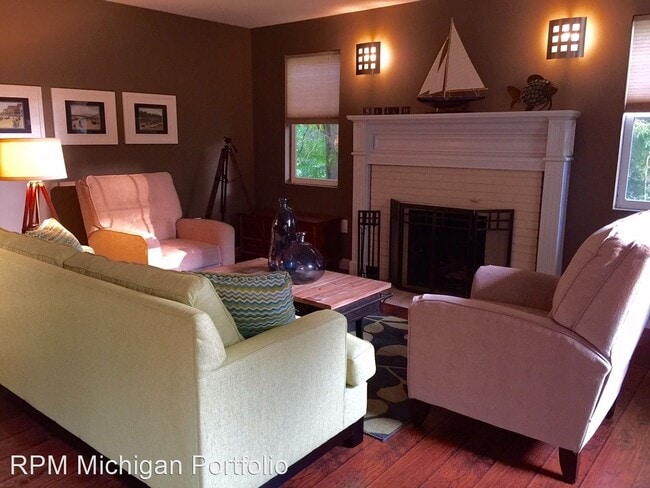 Building Photo - 2 br, 1.5 bath House - 1200 Wolcott