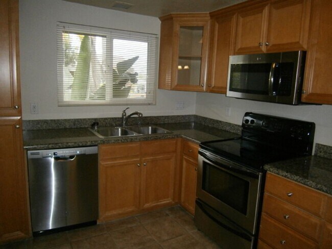 Foto del edificio - 2 Bedroom-2 Bathroom Single Story Condo; 2nd Floor unit in La Mesa