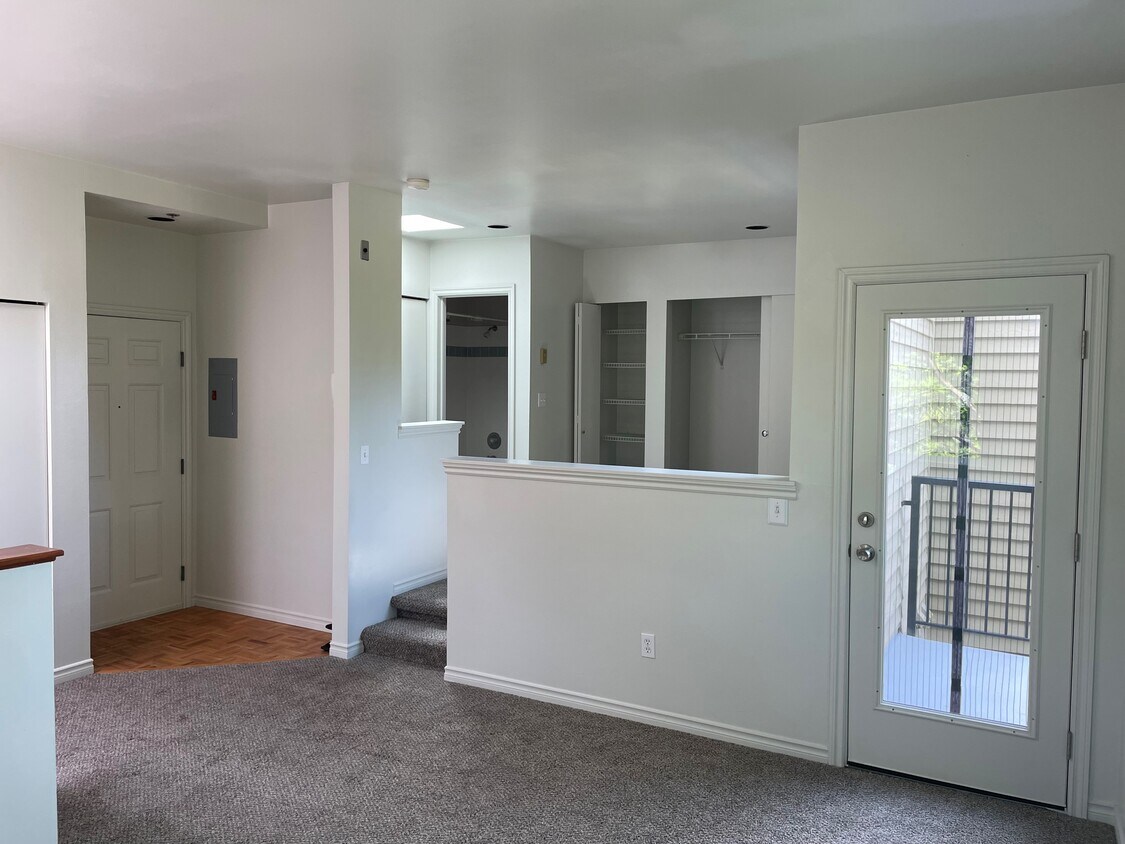 4530 Meridian Ave N Unit 3rd floor, Seattle, WA 98103 Condo for Rent