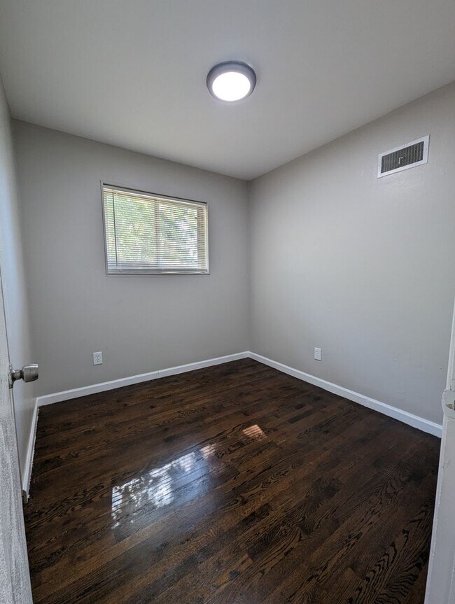 Building Photo - 3 Bedroom Brick Ranch in Spanish Lake!