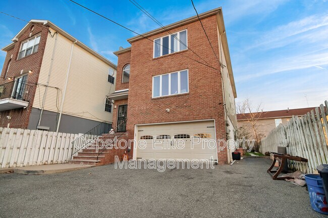Photo - 141-143 Norfolk Street - 3 - 1 Standard Front Apartment