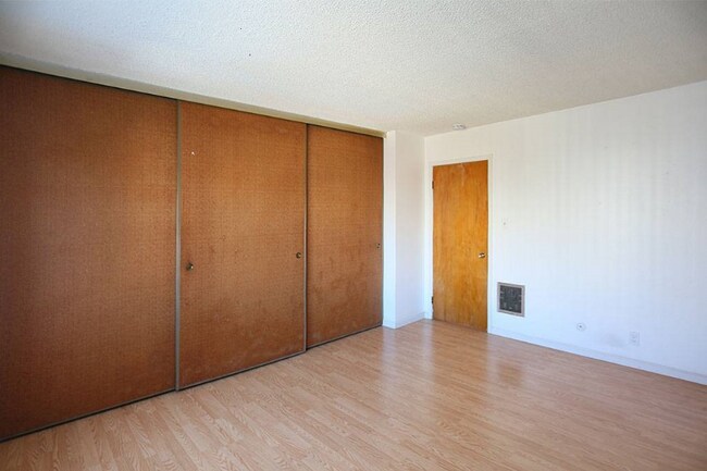 Foto del edificio - 610 E 19th St