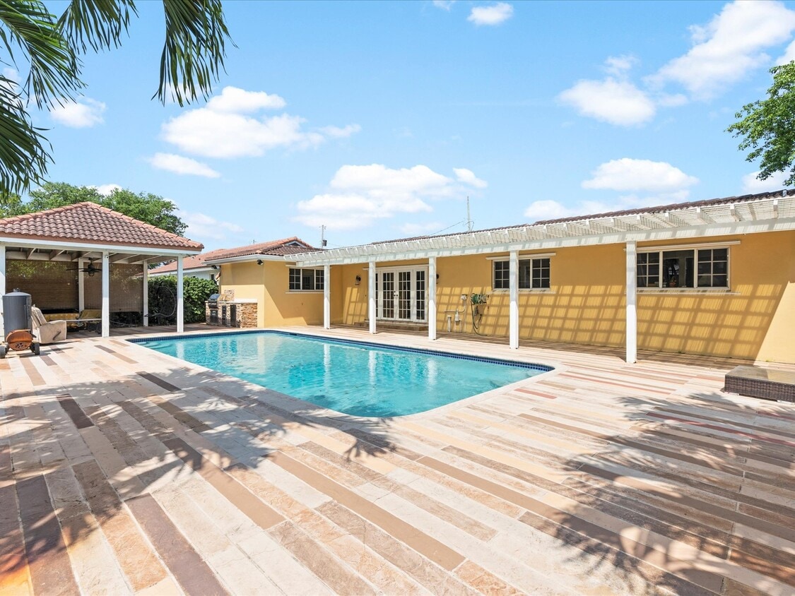 Photo - 2570 NE 209th Terrace (Miami, FL)